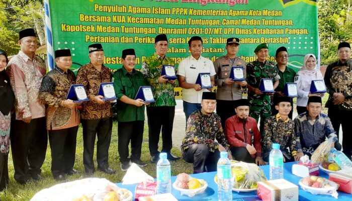 Penyuluh Agama Islam PPPK Kota Medan Tanam Pohon Di Pantai Walikota