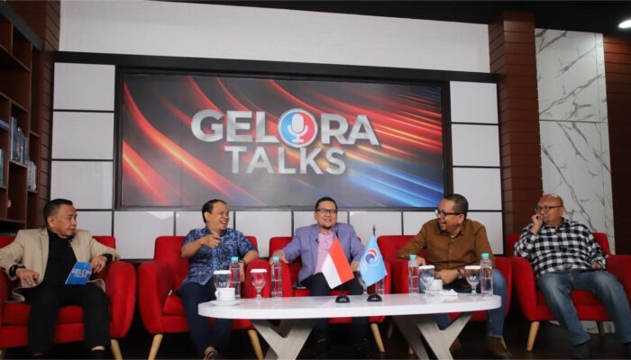 Ketua Komisi II Sebut DPR Akan Mengevaluasi Posisi MK