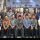 KETUA Tim Humas, Data dan Informasi Kanwil Kemenagsu H. Mulia Banurea, S.Ag, M.Si bersama 30 peserta dari instansi/Lembaga di Sumut foto bersama. Waspada/ist