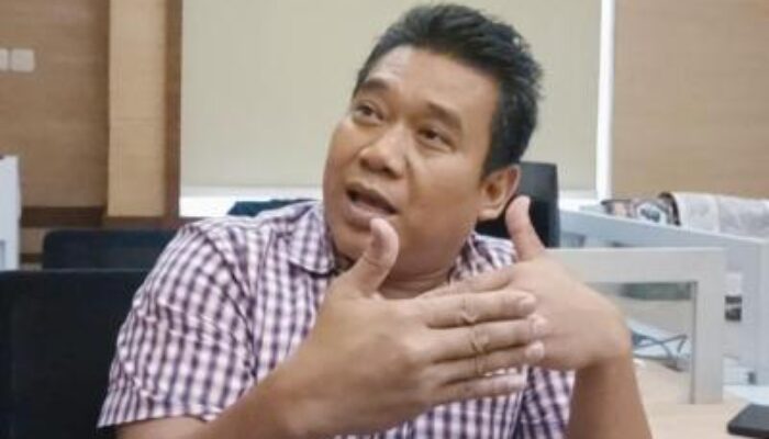 Sutrisno Pangaribuan Desak Bubarkan DPR RI