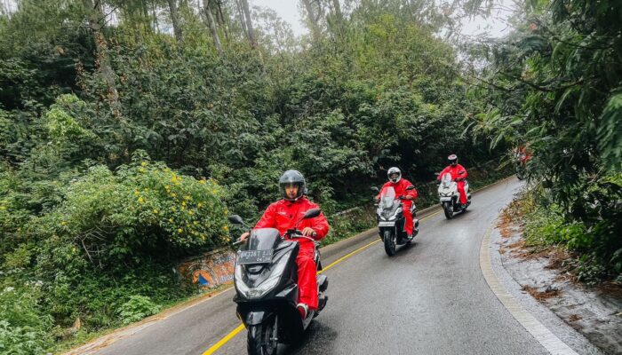 Sensasi Touring Big Scooter Honda Roadventure