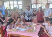 Tim Monitoring Fasda Perubahan Tanoto Foundation saat melakukan monitoring di SD Negeri 048232 Kabanjahe, Kamis (19/9).