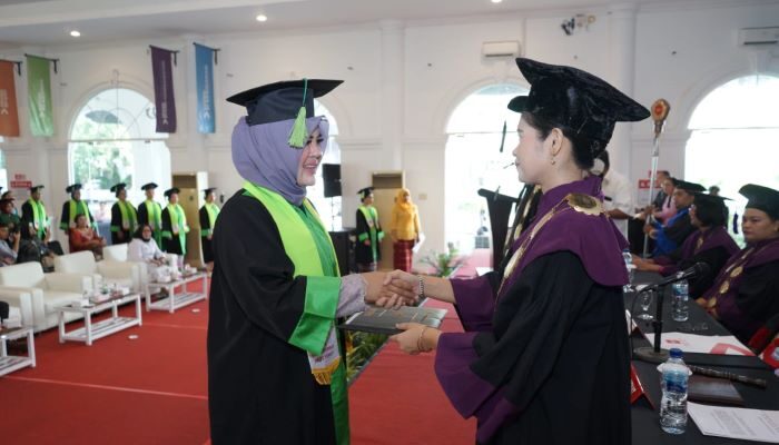 Siti Hukamah Kapus Biak Muli Agara Raih Magister Kesehatan Masyarakat