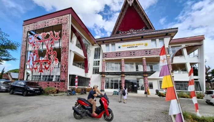 Mahasiswa Puji Eddy Berutu Bangun Perpustakaan Di Dairi