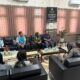 Kepala Kejaksaan Negeri Belawan, Samiaji Zakaria, S.H., M.H. (kanan) menerima kunjungan Manager PLN UP3 Medan Utara, Edy Saputra (dua dari kanan) di kantor Kejari Belawan, Senin (2/9).