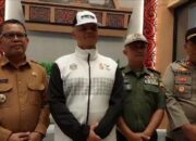 Api Obor PON XXI Diarak Keliling Kota Balige
