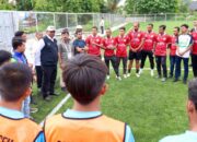 Kunjungi Latihan Tim Sepakbola PON Aceh, Pj Gubernur Safrizal: Habisi Semua Lawan