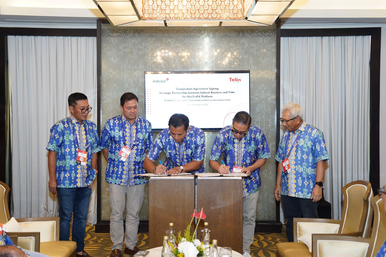 PT Telkom Indonesia (Persero) Tbk (Telkom) melalui anak usahanya (Telin) dan Indosat Ooredoo Hutchison (IOH), melalui Indosat Business, melakukan kolaborasi strategis yang ditandai dengan penandatanganan perjanjian kerja sama untuk memperkuat lanskap konektivitas digital melalui platform NeuTrafiX. Waspada/ist
