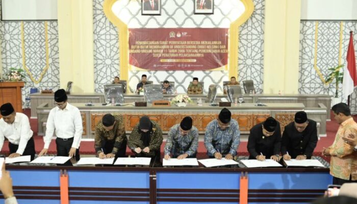 Paslon Wali Kota Banda Aceh Teken Perjanjian Jalankan Butir-butir MoU Helsinki