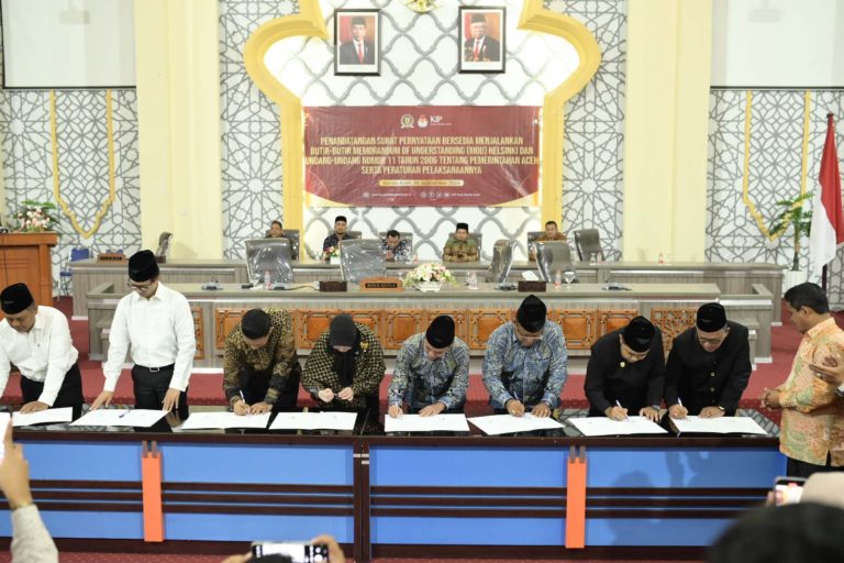 Paslon Wali Kota Banda Aceh Teken Perjanjian Jalankan Butir-butir MoU Helsinki