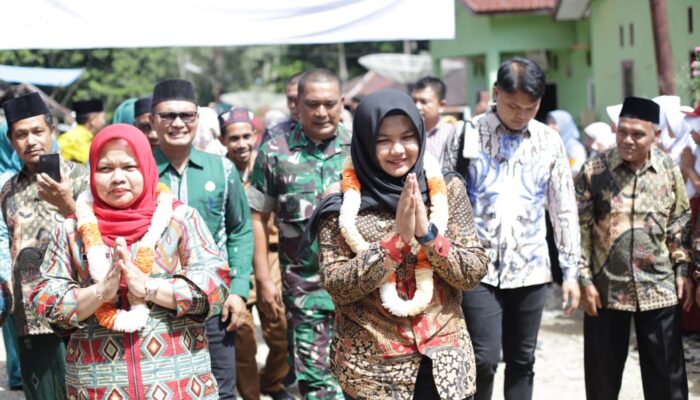 Jalan Selesai Diaspal, Atika Nasution Hadiri Syukuran