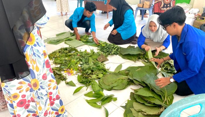PKM Unsam Tingkatkan Kreativitas Warga Melalui Ecoprint