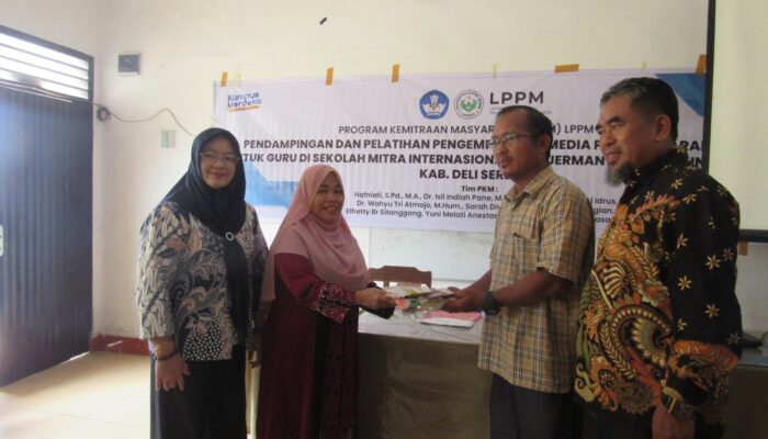 Tim PKM Unimed Latih Guru -guru SLB Yanpentra Media Pembelajaran Digital