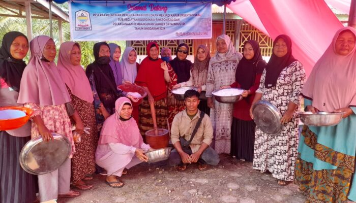 Nambah Pendapatan, Ibu-ibu Di Singkil Dilatih Olah Limbah Kulit Lokan