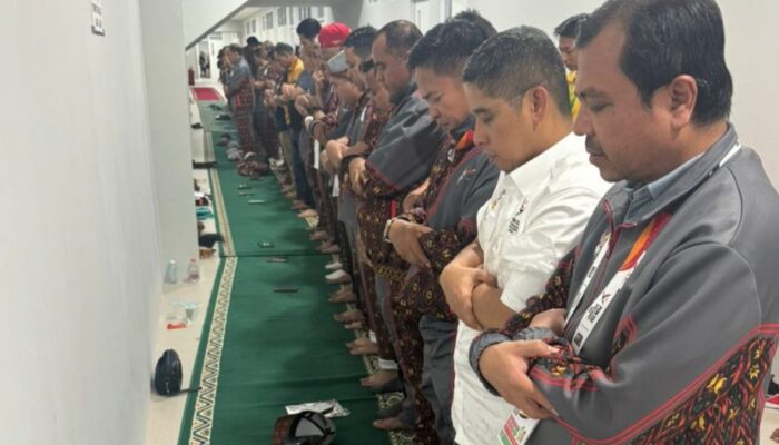 PON XXI Dihelat, Shalat Tetap Tak Boleh Lewat