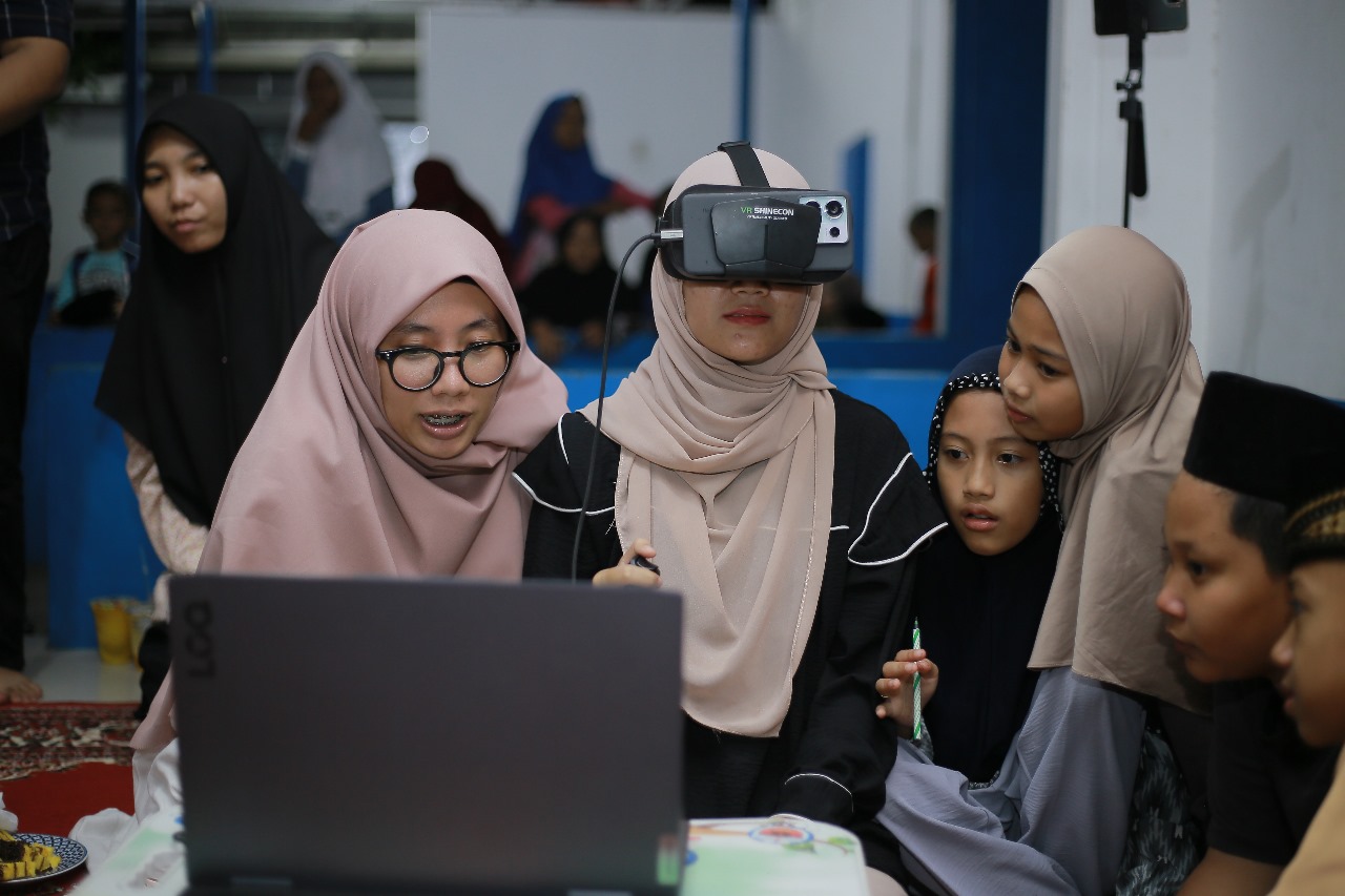 Dosen USU Tingkatkan Literasi Santri Lewat Virtual Reality Dosen USU Tingkatkan Literasi Santri Lewat Virtual Reality