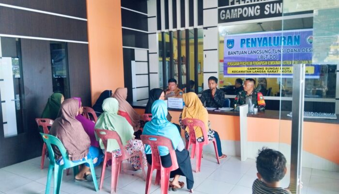 68 Warga Gampong Sungai Pauh Terima BLT-DD