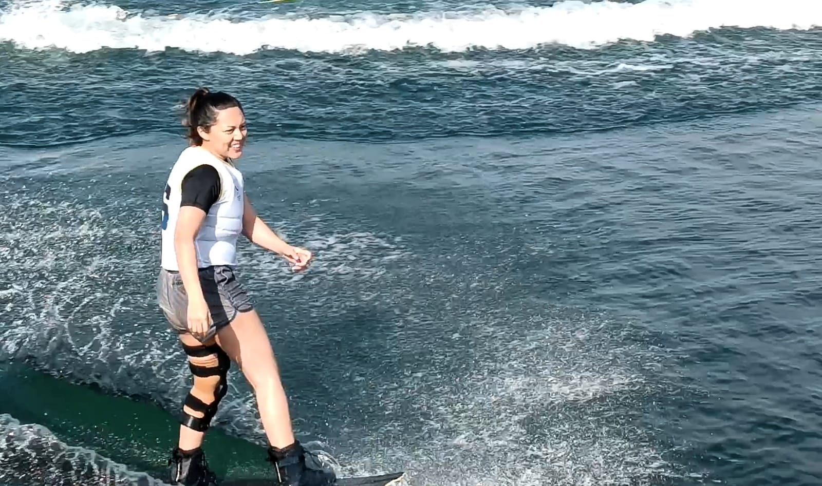 Nadya Atlet Jabar Berdarah Batak Tampil Sempurna di Danau Toba