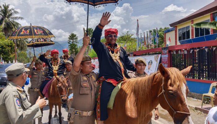 Gubernur Aceh Tunggangi Kuda Ke Kantor Bupati Agara
