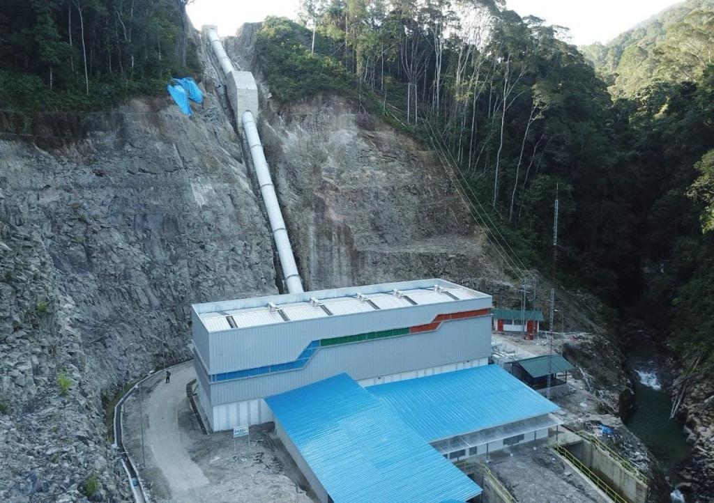 PLTM Aek Silang 2 dengan kapasitas 2x5 MW yang berlokasi di Kabupaten Toba, Sumatera Utara merupakan salah satu pembangkit listrik EBT di Sumut.