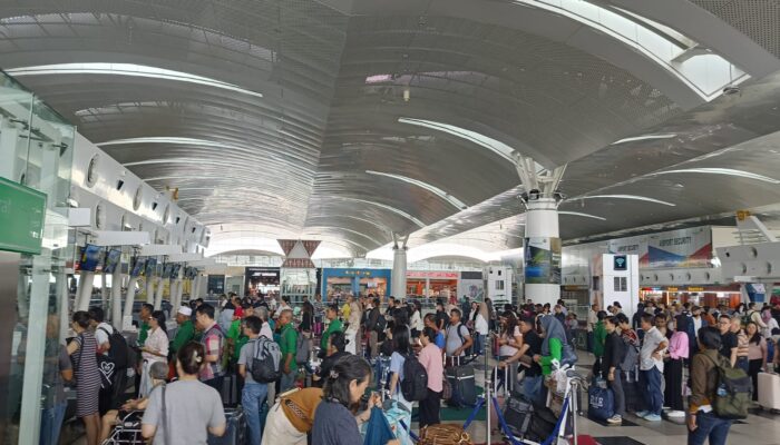 Liburan, Arus Penumpang Pesawat Ramai Di KNIA