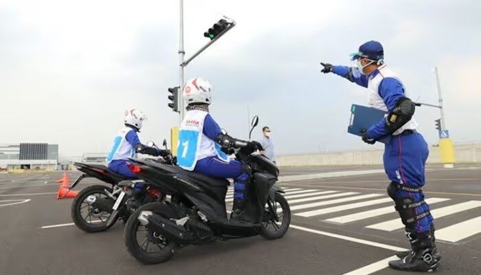 Cari_aman Di Jalan, Gunakan Jurus 4T Saat Menyeberang