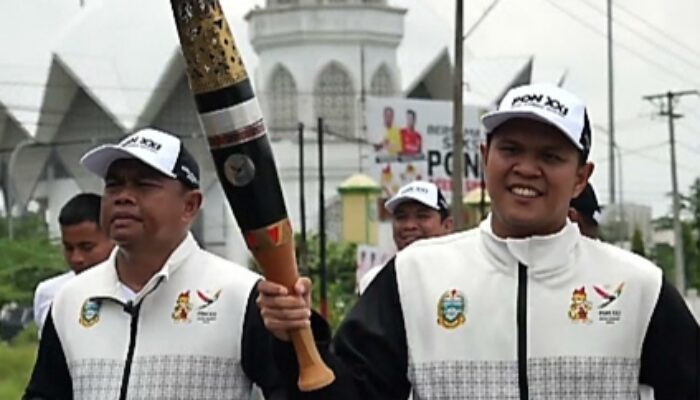 Ketika Bupati Dan Wabup Sergai Bawa Obor Api PON Sejauh 3 Km