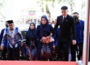 Ricky Anthony Masih Setia Gandeng Ibunda Tercinta