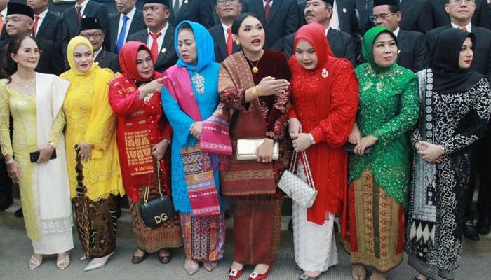 Foto-foto Chairunnisa Dilantik Jadi Anggota DPRD Sumut