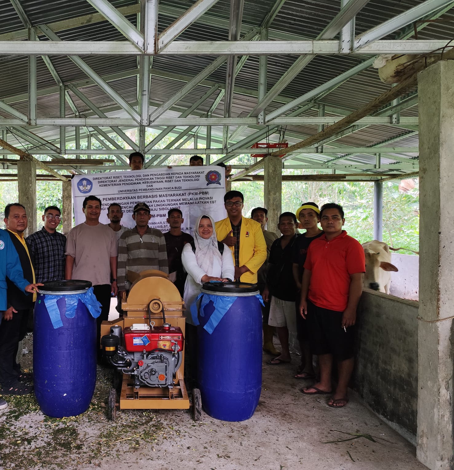 TIM PKM UNPAB bersama peternak Desa Suka Maju, Kec.Sibolangit, Deliserdang. Waspada/Ist