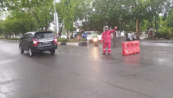 Meski Hujan, Personel Polresta Banda Aceh Tetap Semangat