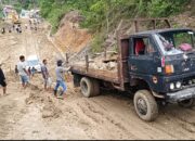 Jalan Nasional Batu Jomba Kian Curam Dan Babak Belur
