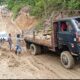 Jalan Nasional Batu Jomba Kian Curam Dan Babak Belur