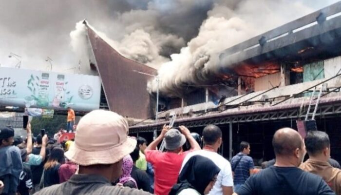 Rencana Direnovasi, Ratusan Kios Gedung IV Lantai II Pasar Horas Hangus Terbakar