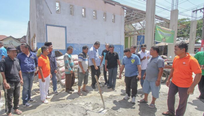Asri Ludin Tambunan Serahkan Bantuan untuk Pembangunan Masjid di Tanjung Morawa