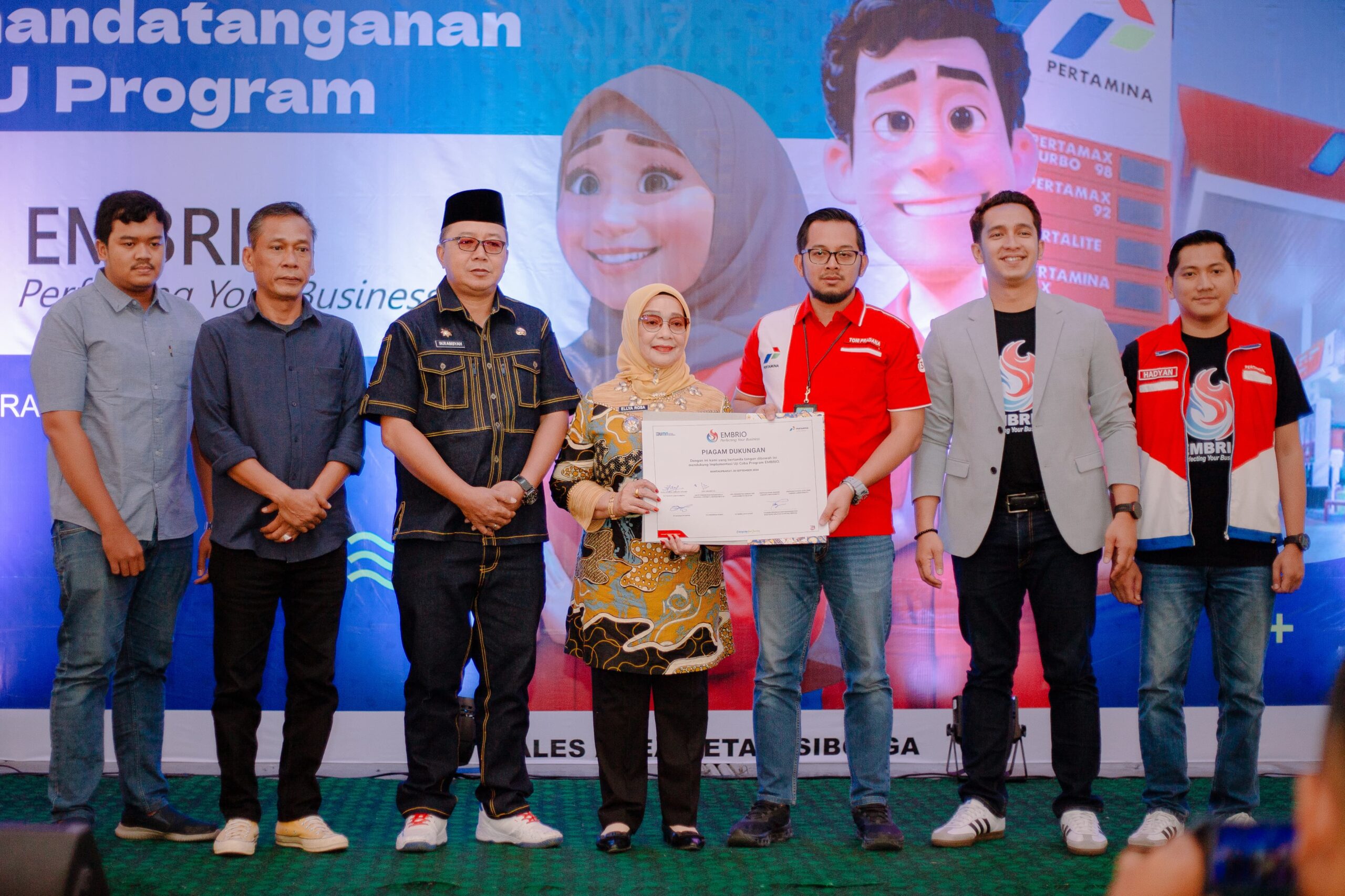 Pembukaan Program EMBRIO ditandai dengan penandatanganan Nota Kesepahaman (Memo of Understanding/MOU) antara PT Pertamina Patra Niaga Regional Sumbagut dan Pemerintah Kabupaten (Pemkab) Labuhanbatu yang dilakukan oleh Sales Area Manager Retail Sibolga Pertamina Patra Niaga, Toni Pradana dan Pelaksana Tugas (Plt) Bupati Labuhanbatu, Ellya Rosa Siregar di Ballroom Rantauprapat Convention Center, Labuhanbatu, Sumatera Utara, Jumat (20/9).