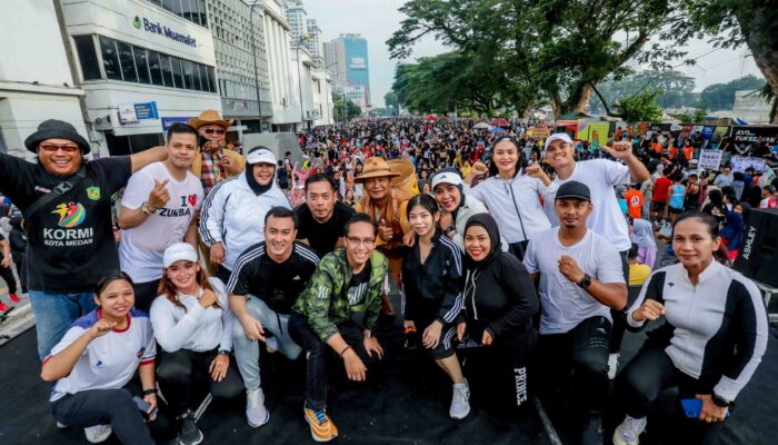 Rico Waas Berolahraga Bersama Ribuan Warga Di CFD Medan