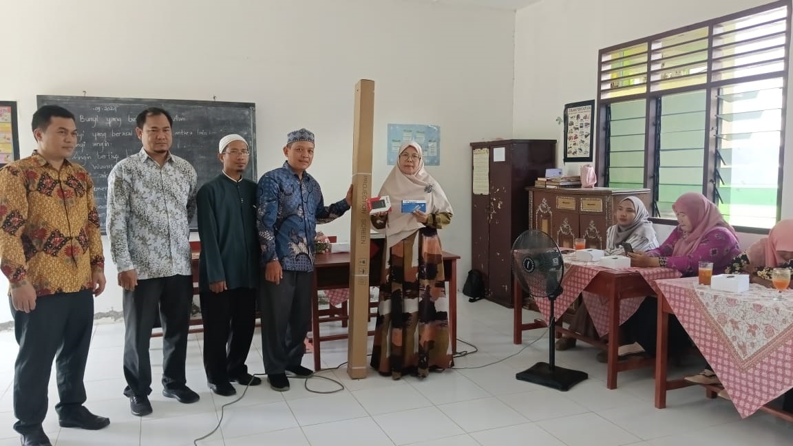 Tim Dosen Polmed Laksanakan Pengabdian Kepada Masyarakat di MIS Putri Babussalam
