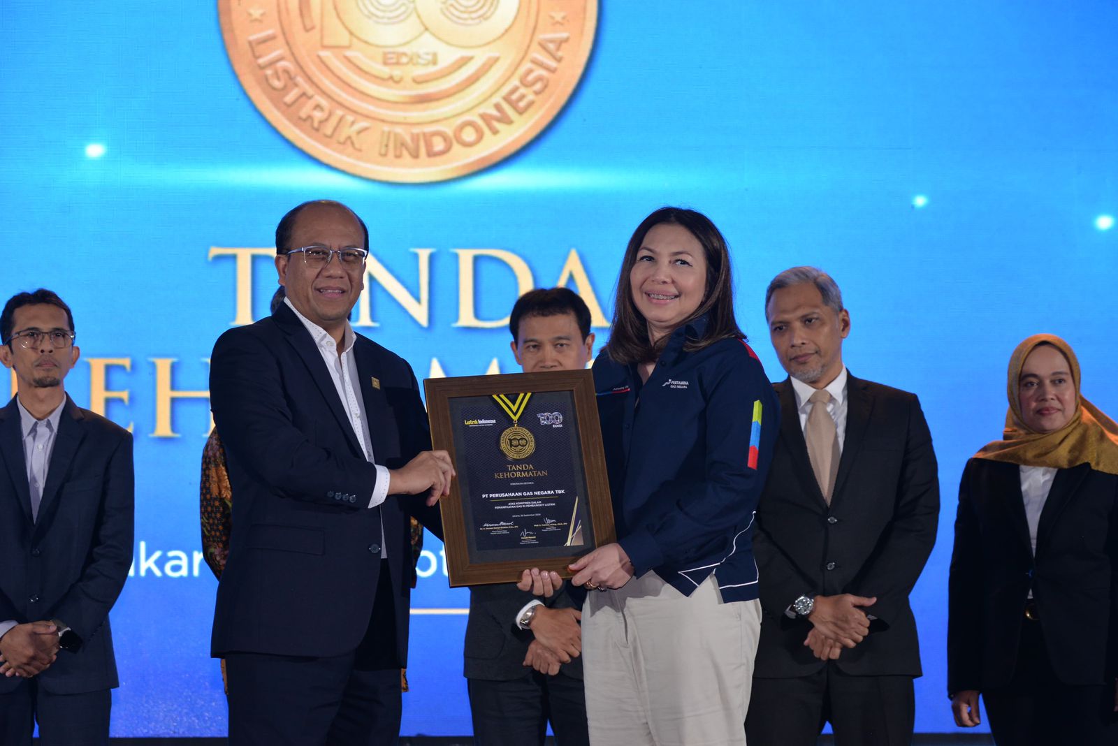PGN mendapatkan Tanda kehormatan pada kategori Produsen/ Pemasok Energi Atas Komitmennya dalam Mendorong Pemanfaatan Gas di Pembangkit Listrik.