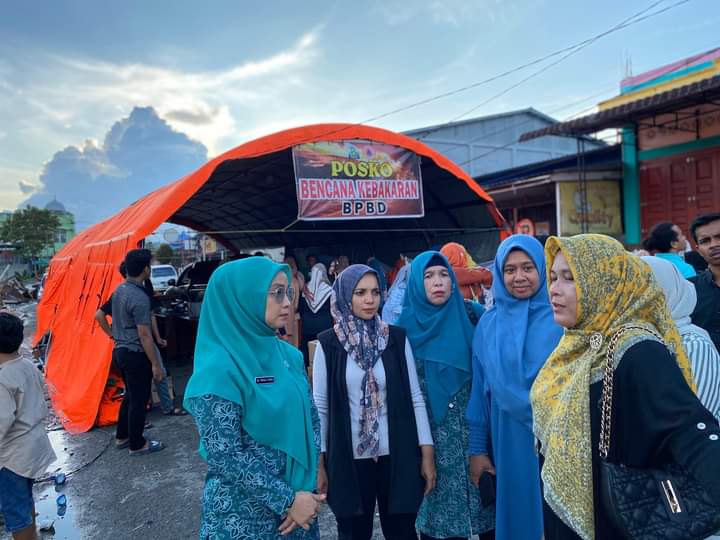 Ketua PKK Simeulue Salurkan Donasi Korban Kebakaran Sinabang Ketua PKK Simeulue Salurkan Donasi Korban Kebakaran Sinabang