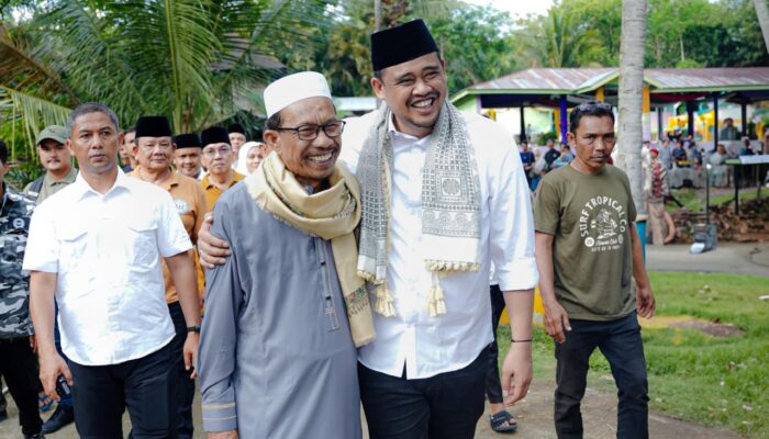 Di Paluta, Bobby Nasution Sowan Ke Pimpinan Pondok Pesantren Se-Tabagsel Dan Ziarah Makam Tuan Guru Nabundong