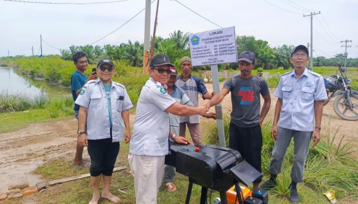 Dosen Polmed Serahkan Mesin Pencacah Daun Sawit Untuk Petani Desa Tanjung Rejo, Percut Sei Tuan