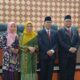 H.Arnan dilantik jadi Kankemenag Kabupaten Nias bersama isteri dan Kakanwil Kemenag Sumut H.Ahmad Qosbi dan Ketua Dharma Wanita Persatuan Kemenagsu Triana Santi. Waspada/ist