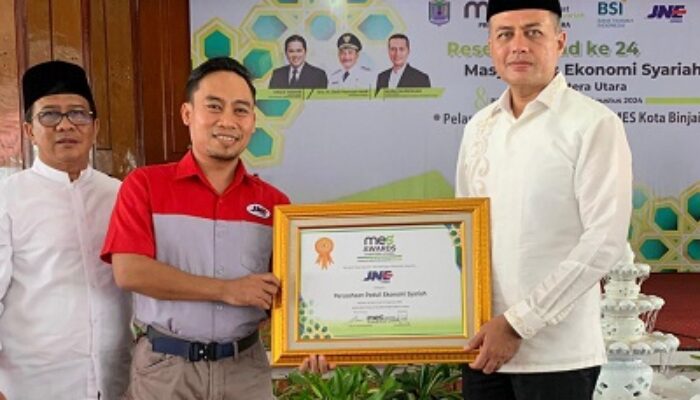 JNE Medan Raih Penghargaan Perusahaan Peduli Ekonomi Syariah