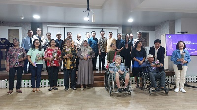 PRIMA Parkinson Center menggelar syukuran usai berhasil melakukan operasi terhadap pasien Parkinson, di Ruang Serbaguna RSU Royal Prima, Senin (9/9). Waspada/Ist