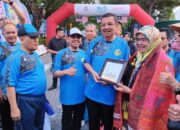 Datuk Bandar Kuala Lumpur Serahkan Plakat Kepada Tengku Erry Di Momen HUT Ke-67 Malaysia