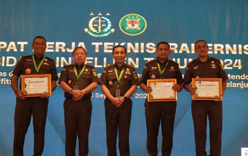 Kejatisu Juara I Pelaporan Melalui Aplikasi Inteliz Terkait Capaian Kinerja Bidang Intelijen Se-Indonesia