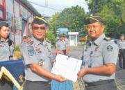 Kalapas Medan Berikan Penghargaan Bagi Pegawai Teladan Dan Berdedikasi Tinggi