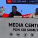 PELAKSANAAN temu pers yang dihadiri Suraj Singh (kiri), Syamsul Anwar Harahap (kanan) dan Ketua Bidang Media dan Humas Panwasrah PON Raja Parlindungan Pane (kanan). Waspada/zul harahap