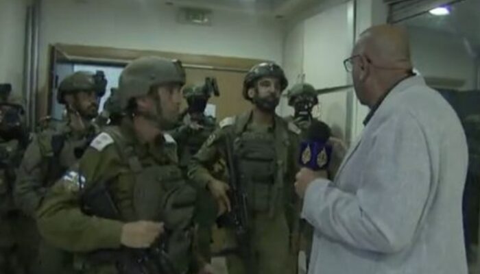 Tentara Zionis Israel Serbu Kantor Al Jazeera, Todong Jurnalis